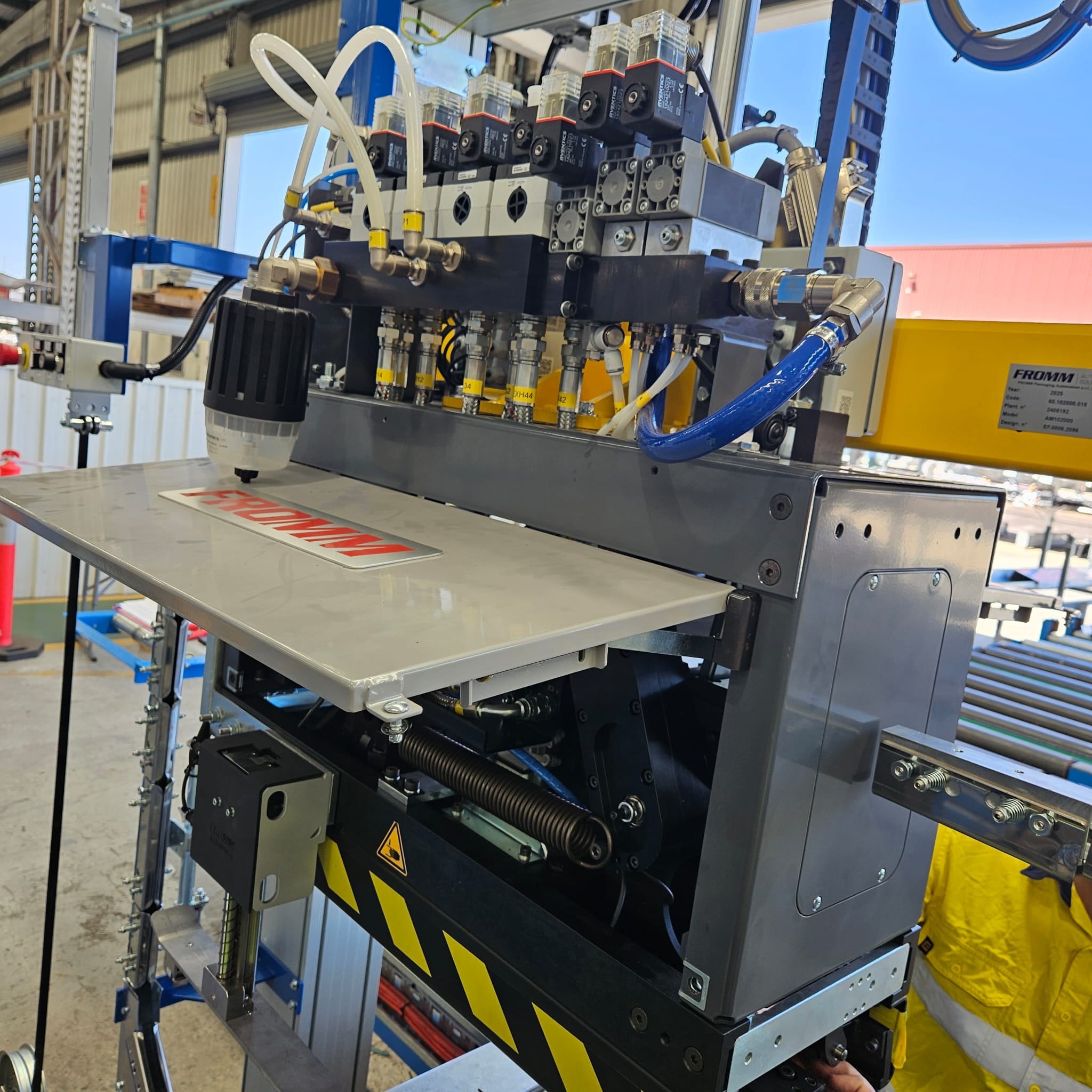 FROMM-mh200-steel-strapping-head-installation-0426